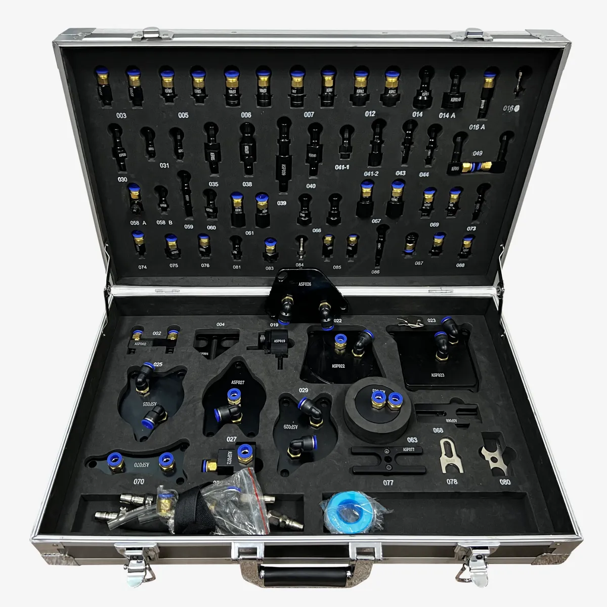 В КОМПЛЕКТЕ ШИРОКИЙ НАБОР АДАПТЕРОВ В УДОБНОМ ПЕРЕНОСНОМ КЕЙСЕ 