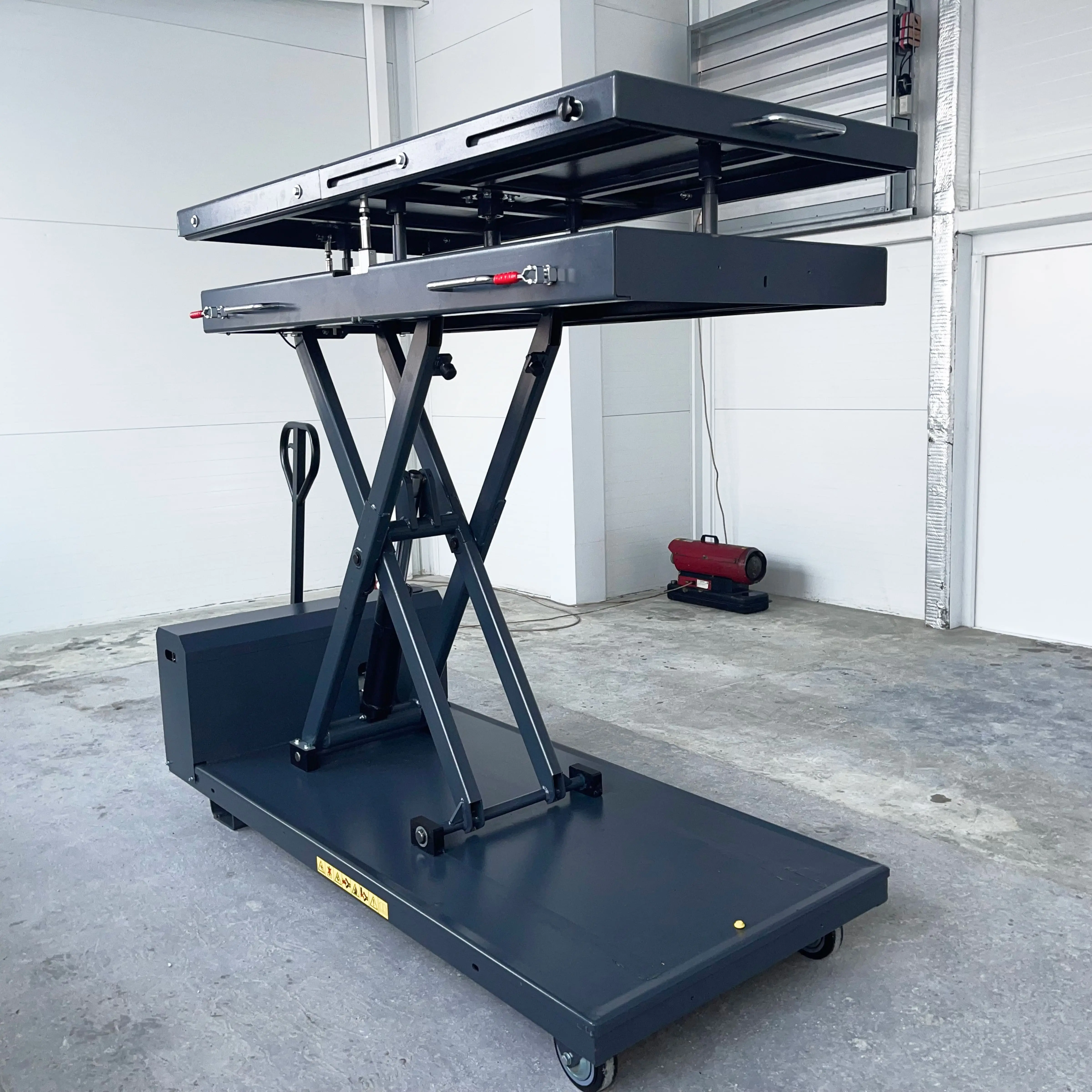 картинка Подъемник ножничный мобильный для обслуживания АКБ электромобилей ПГН-7515Е Sivik