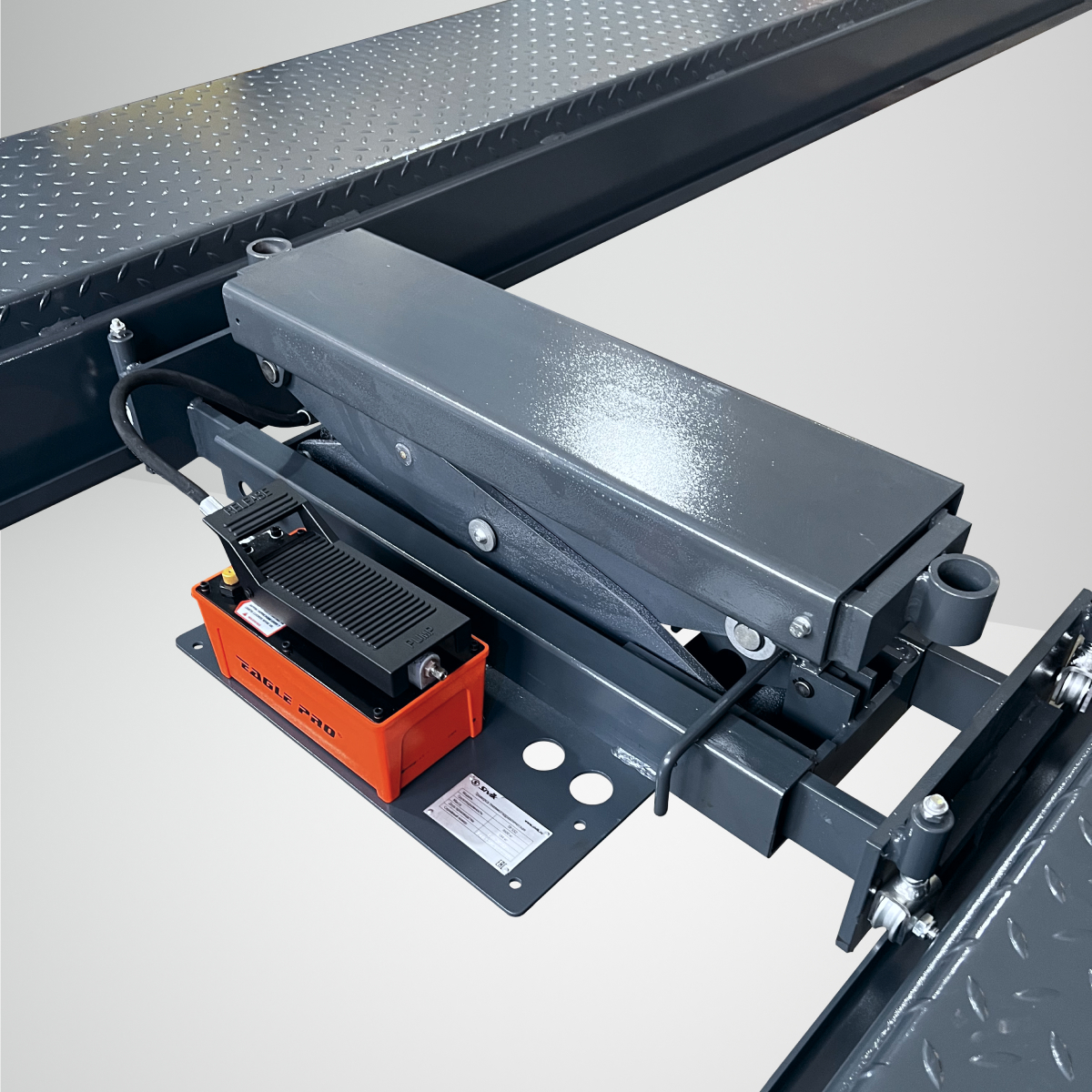 ПНЕВМОГИДРАВЛИЧЕСКАЯ ТРАВЕРСА (ОПЦИЯ)